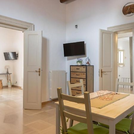 Palazzo Bianchi Domus Holidays Trani Exterior foto