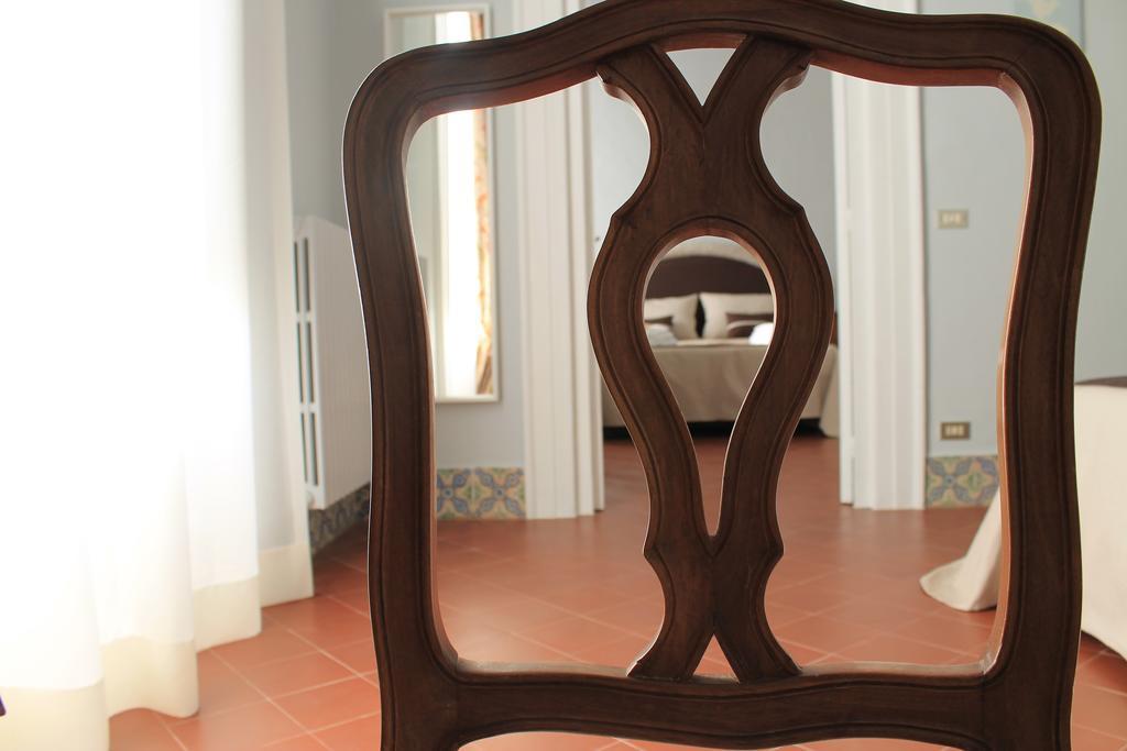 Palazzo Bianchi Domus Holidays Trani Exterior foto