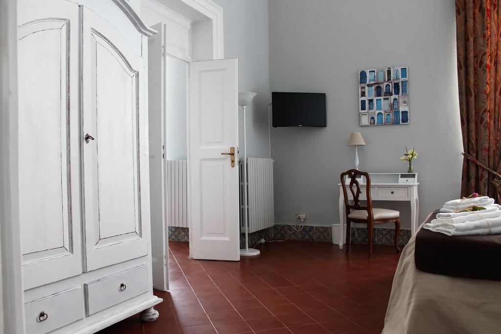 Palazzo Bianchi Domus Holidays Trani Exterior foto