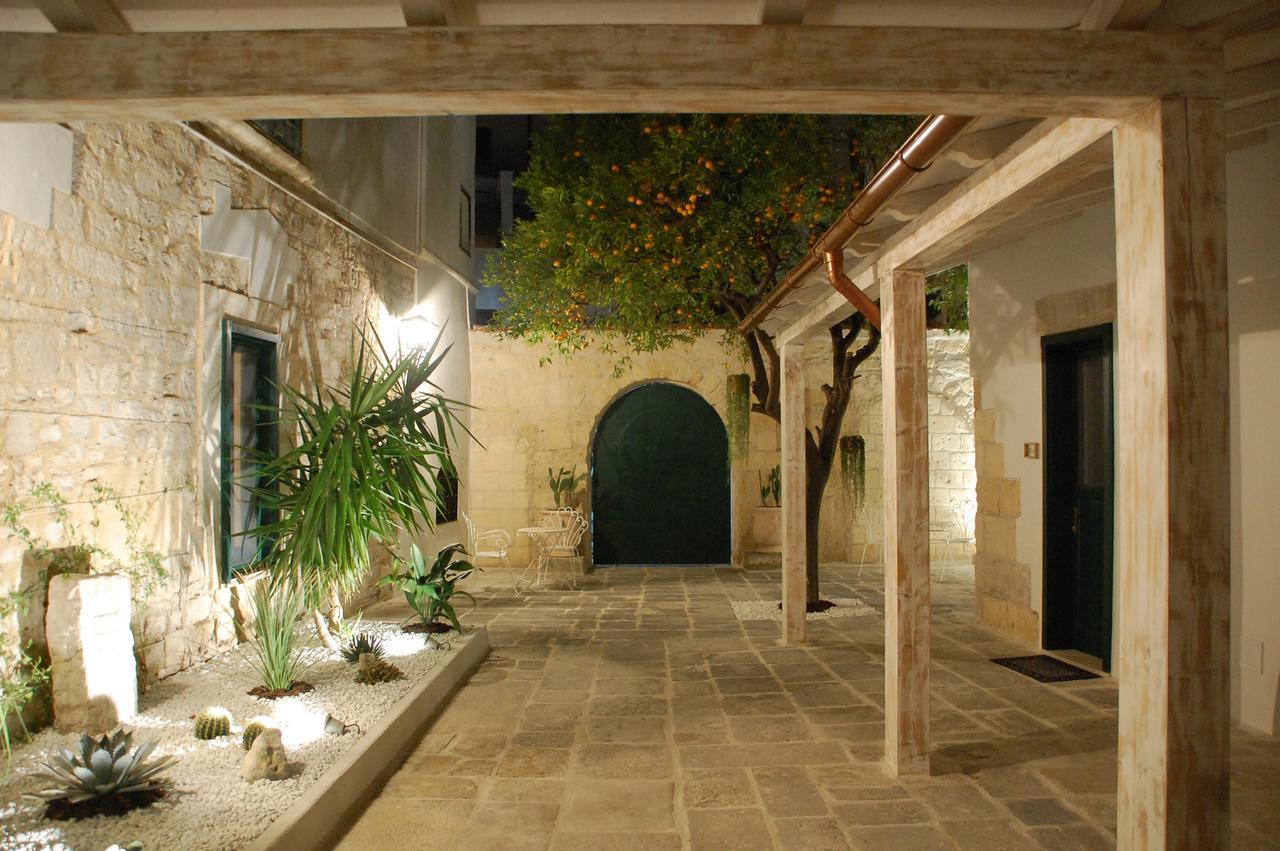 Palazzo Bianchi Domus Holidays Trani Exterior foto