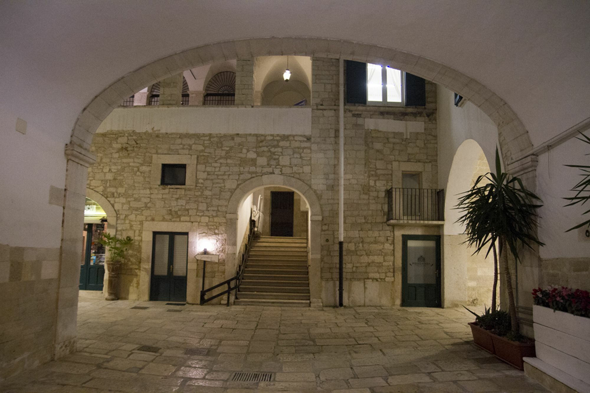 Palazzo Bianchi Domus Holidays Trani Exterior foto